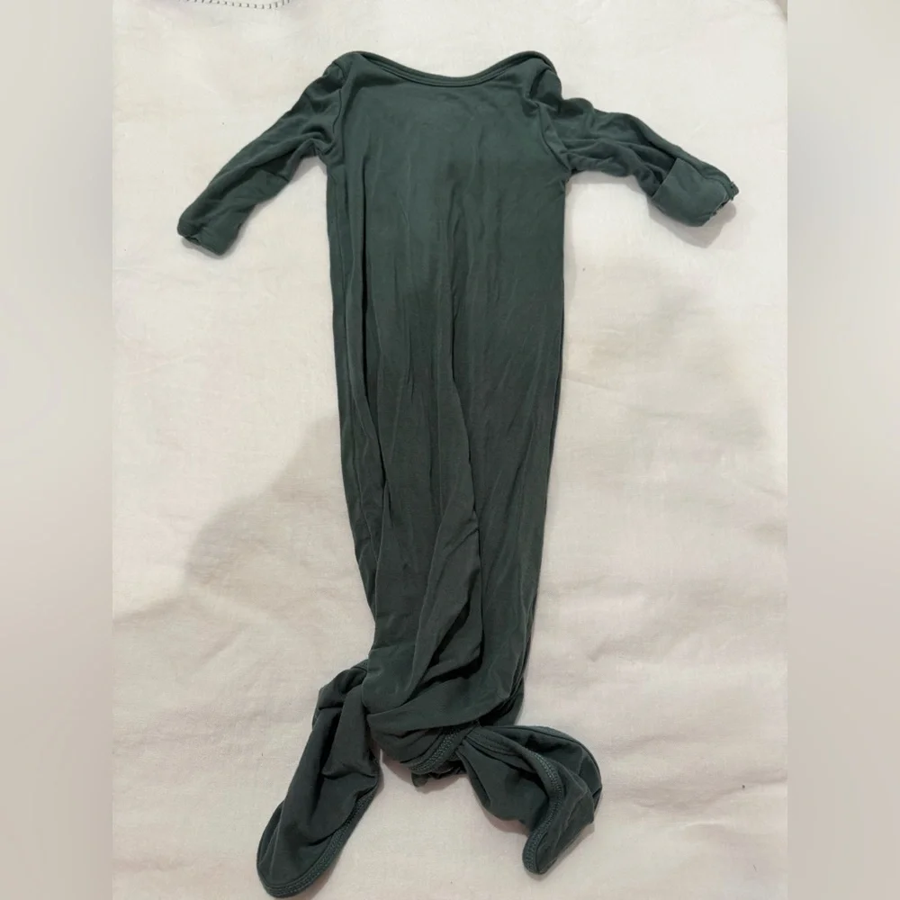 Caden lane knotted gown Emerald Bamboo 0-3 months Like New without Tags - Picture 5 of 5